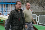 The President of Russia Vladimir Putin has leaded his week-end with the Prime Minister Dmitry Medvedev on the Grizzly boat. 