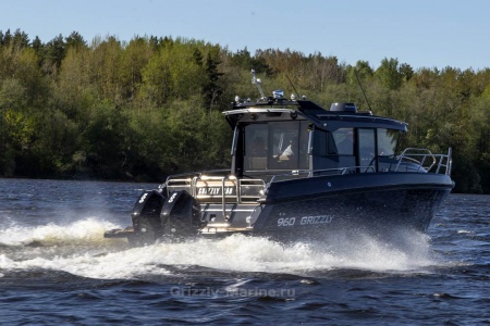 Катер GRIZZLY 960 Unimog