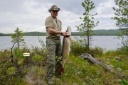 The President of Russia Vladimir Putin has leaded his week-end with the Prime Minister Dmitry Medvedev on the Grizzly boat. 